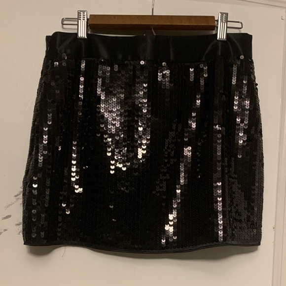 NWT-Express Design Studio Black Sequin Mini Skirt. Size 6. - Picture 6 of 13